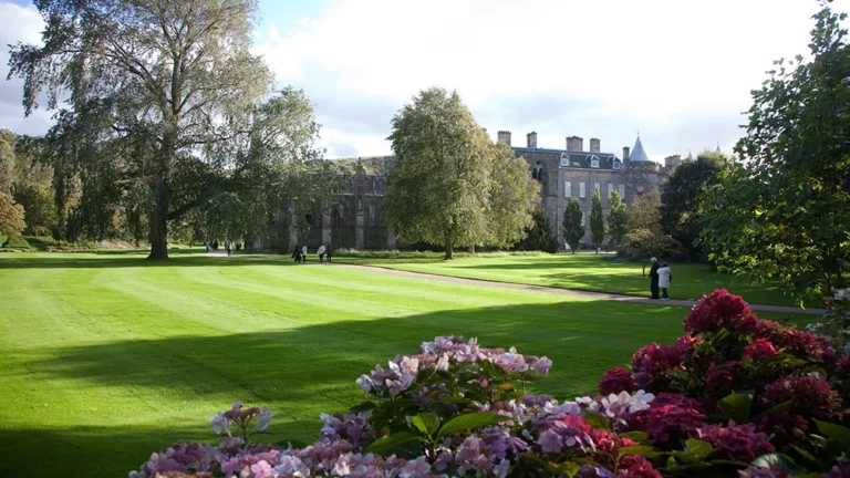 荷里路德宮 Palace of Holyroodhouse：英國國王寓所歷史介紹/門票資訊/必看景點