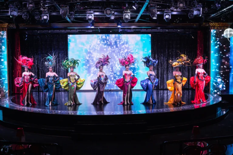 曼谷人妖秀推薦：克里普索 vs. 金東尼，兩大歌舞秀選哪間？